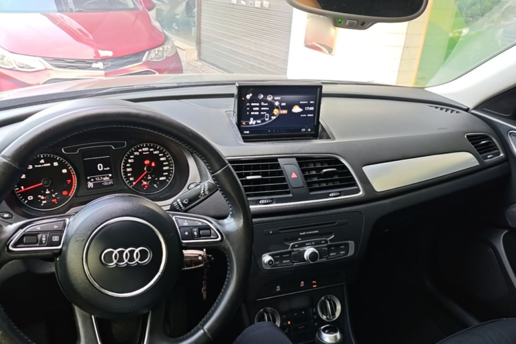 Audi Q3 2015 car image #10