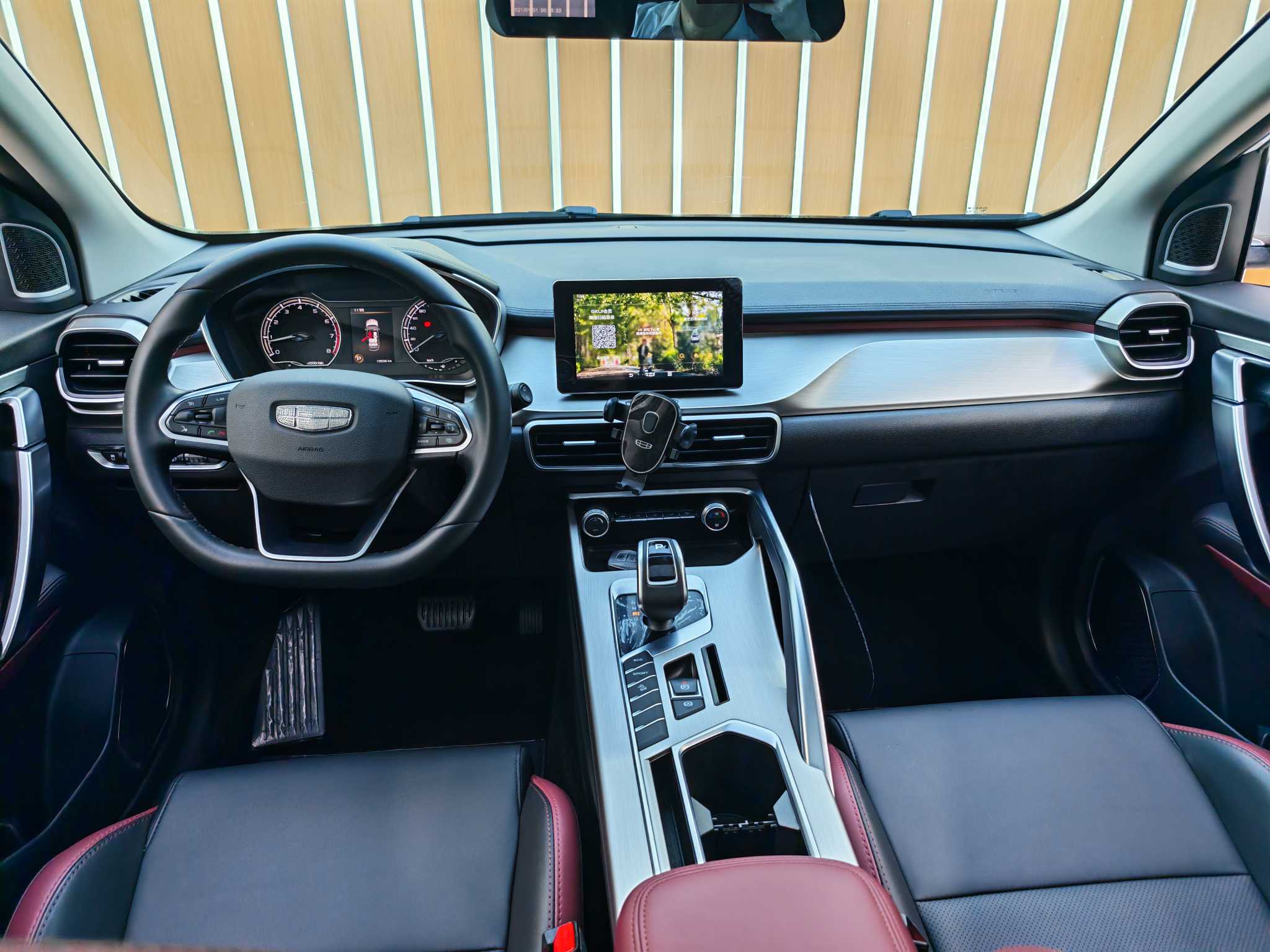 GEELY Coolray 2021 imagen de coche #4