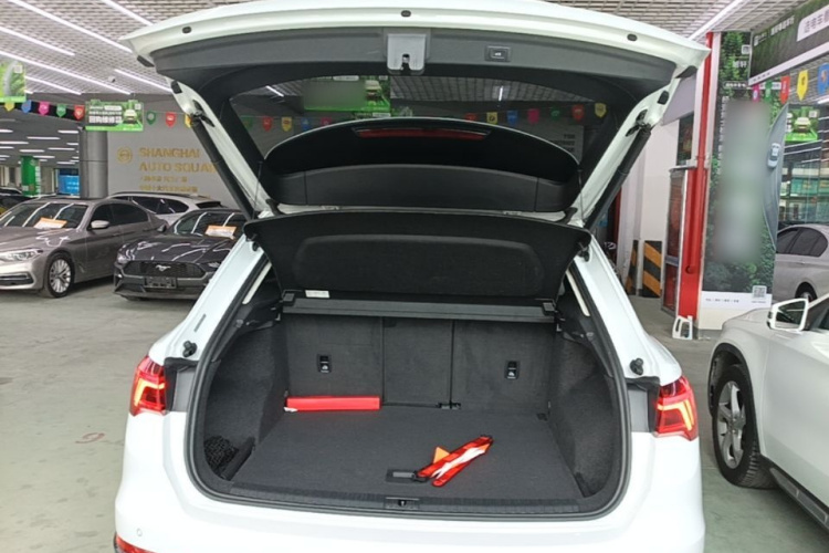 Audi Q3 2020 car image #21
