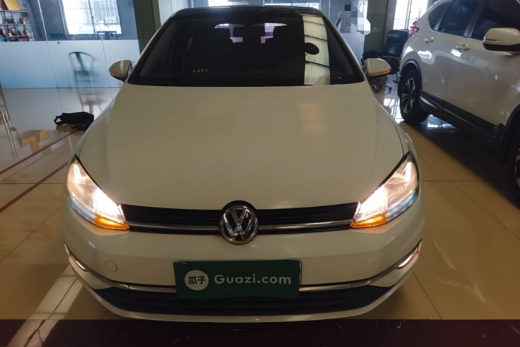 Volkswagen Golf 2018 car image #3