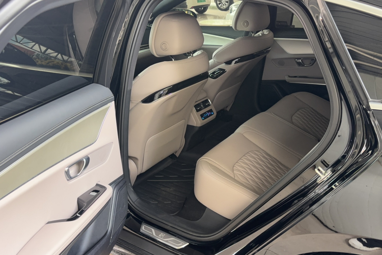 BYD Han 2025 car image #10