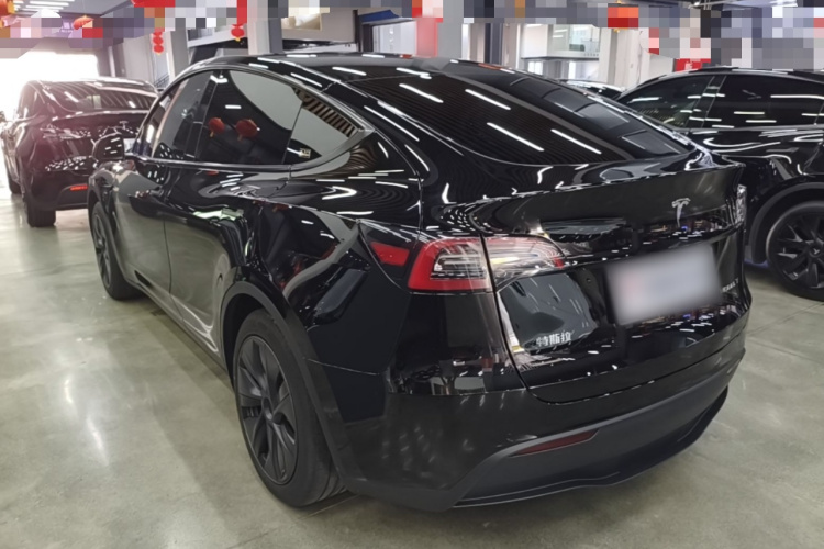Tesla Model Y 2023 #5 Tesla Model Y 2023 car image #5