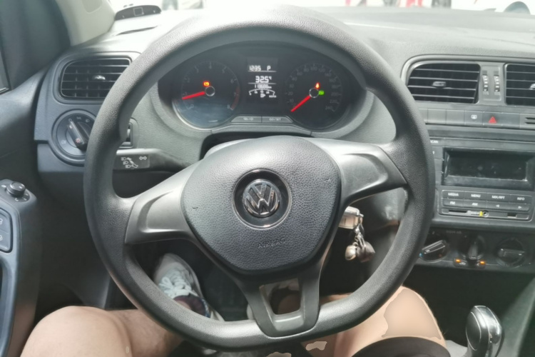 Volkswagen Polo 2017 car image #11