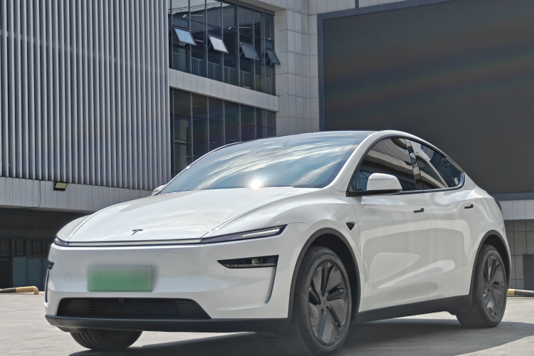 Tesla Model Y 2026 #2 Tesla Model Y 2026 car image #2