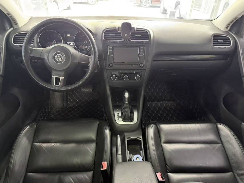 Volkswagen Golf 2012 car image #11