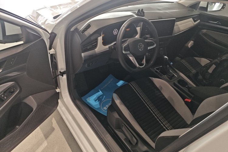 Volkswagen Bora 2024 car image #16