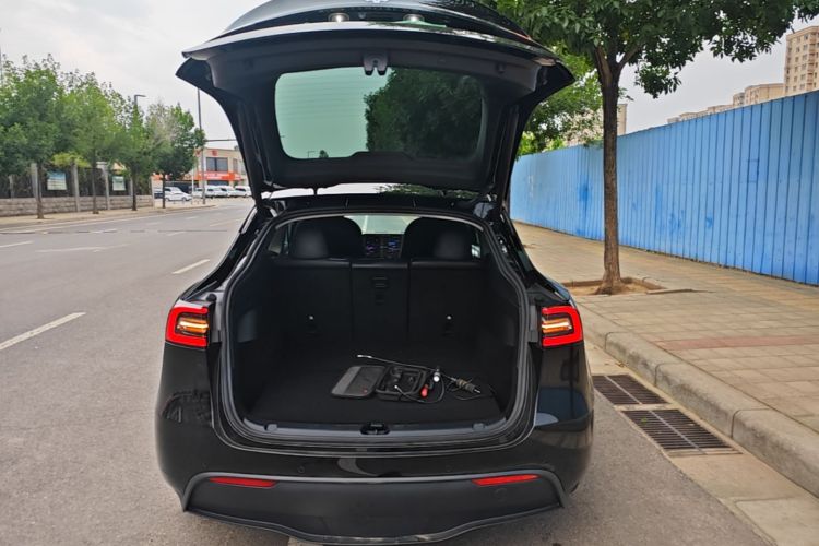Tesla Model Y 2022 #19 Tesla Model Y 2022 car image #19