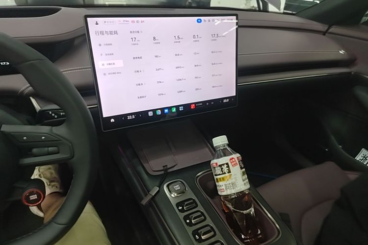 MI SU7 2024 immagine di auto #13