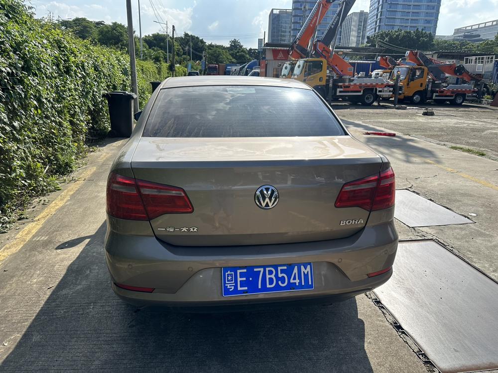 Volkswagen Bora 2014 car image #3