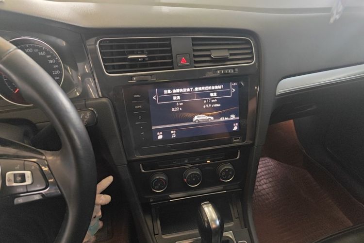 Volkswagen Golf 2020 car image #13