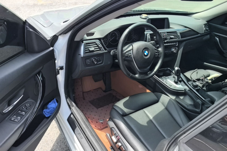 BMW 3 Series GT 2018 car image #16