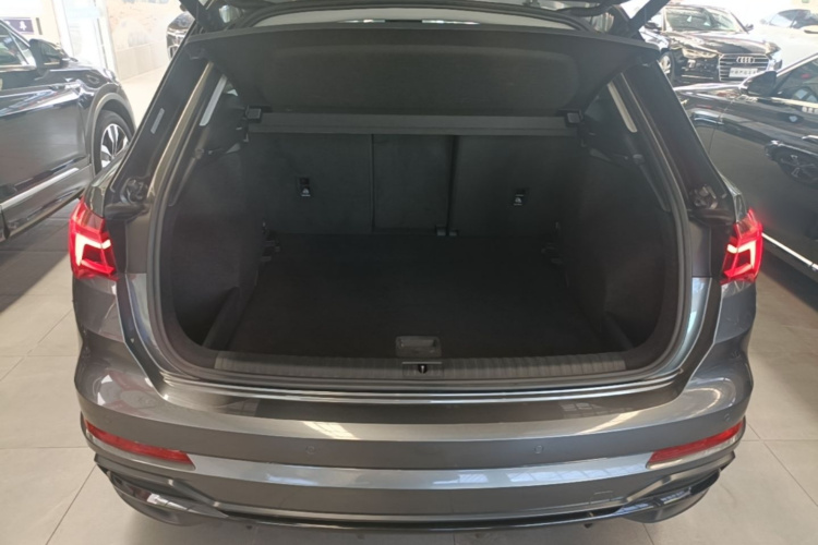 Audi Q3 2021 car image #19