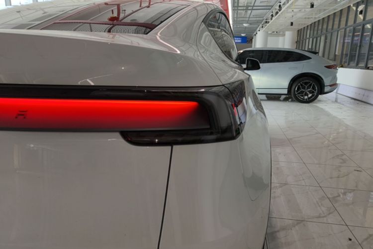 Tesla Model Y 2025 #8 Tesla Model Y 2025 car image #8