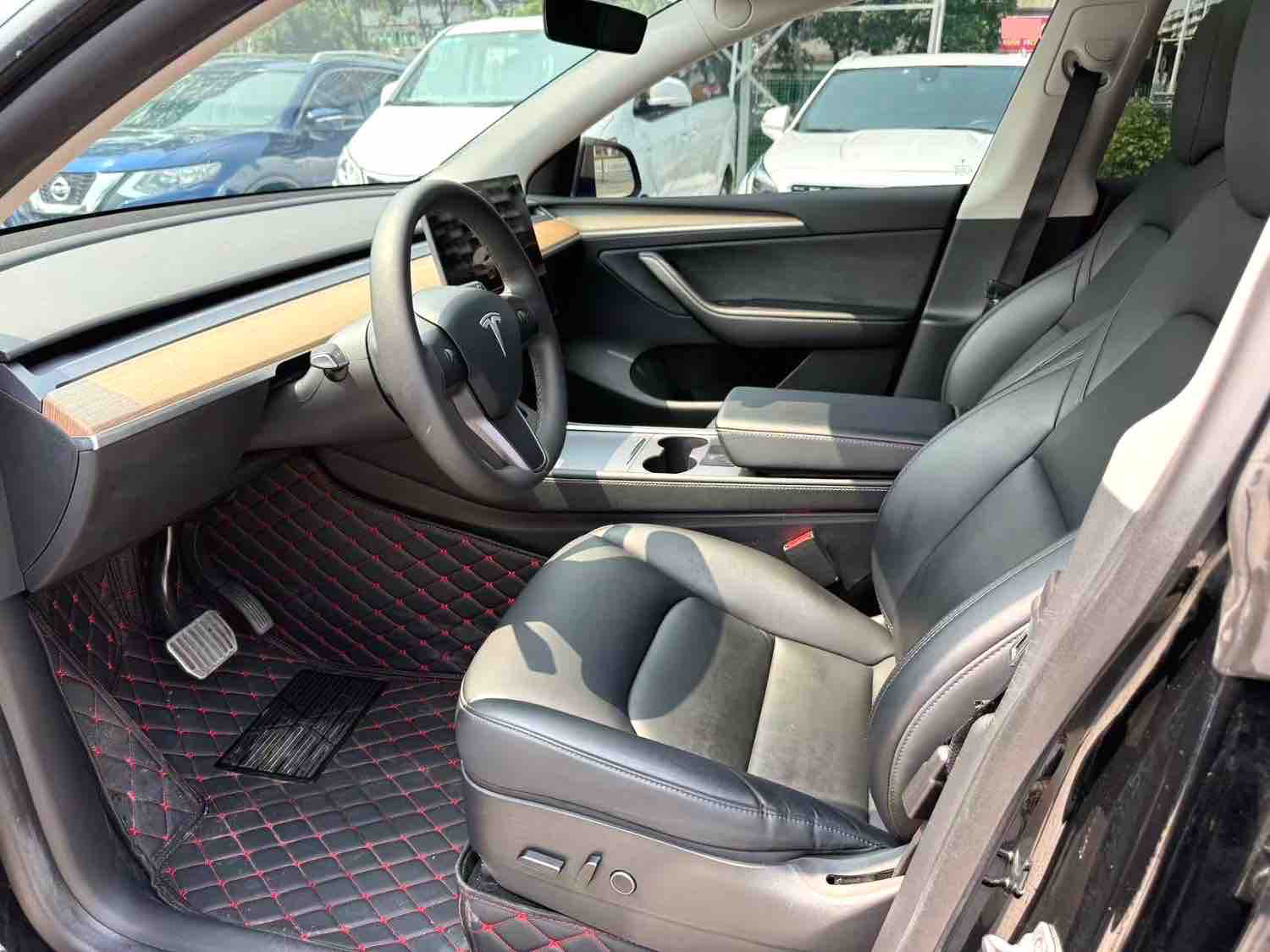 Tesla Model Y 2023 #3 Tesla Model Y 2023 car image #3