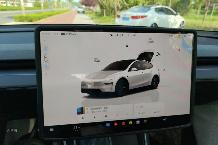 Tesla Model Y 2025 car image #13
