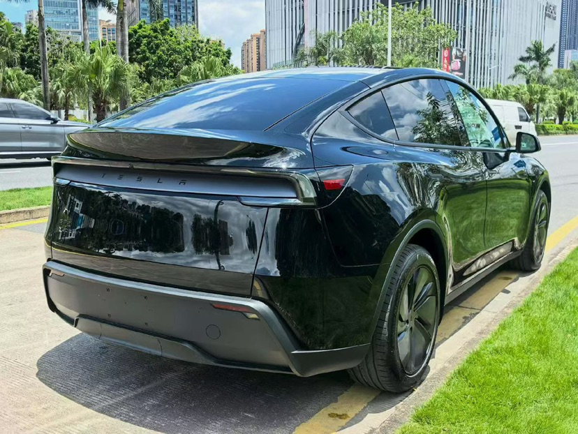 Tesla Model Y 2026 #9 Tesla Model Y 2026 car image #9