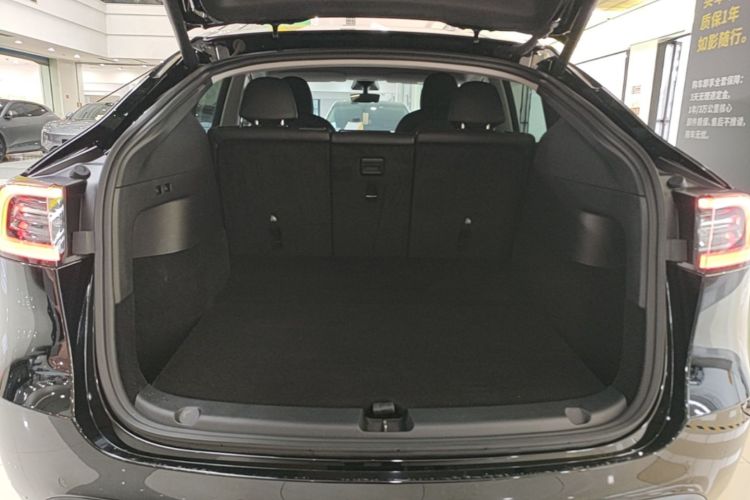 Tesla Model Y 2021 #19 Tesla Model Y 2021 car image #19