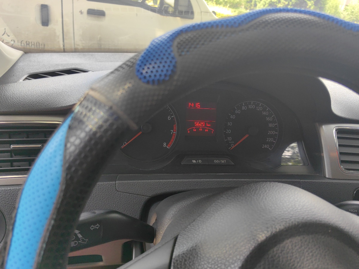 Volkswagen Santana 2016 car image #3