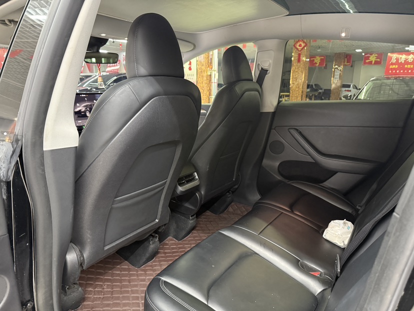 Tesla Model Y 2023 car image #8