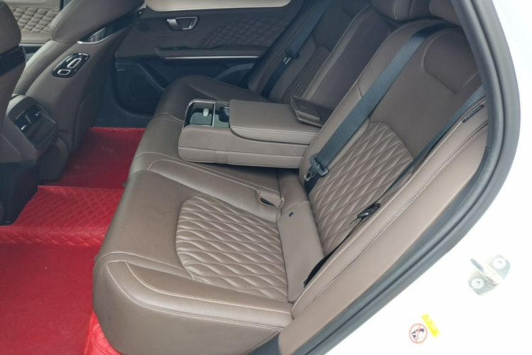 BYD Han 2023 car image #17