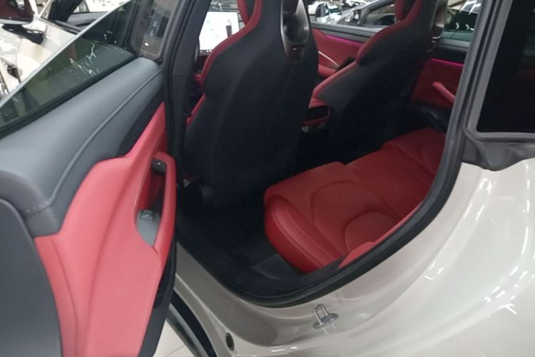 MI SU7 2025 car image #17