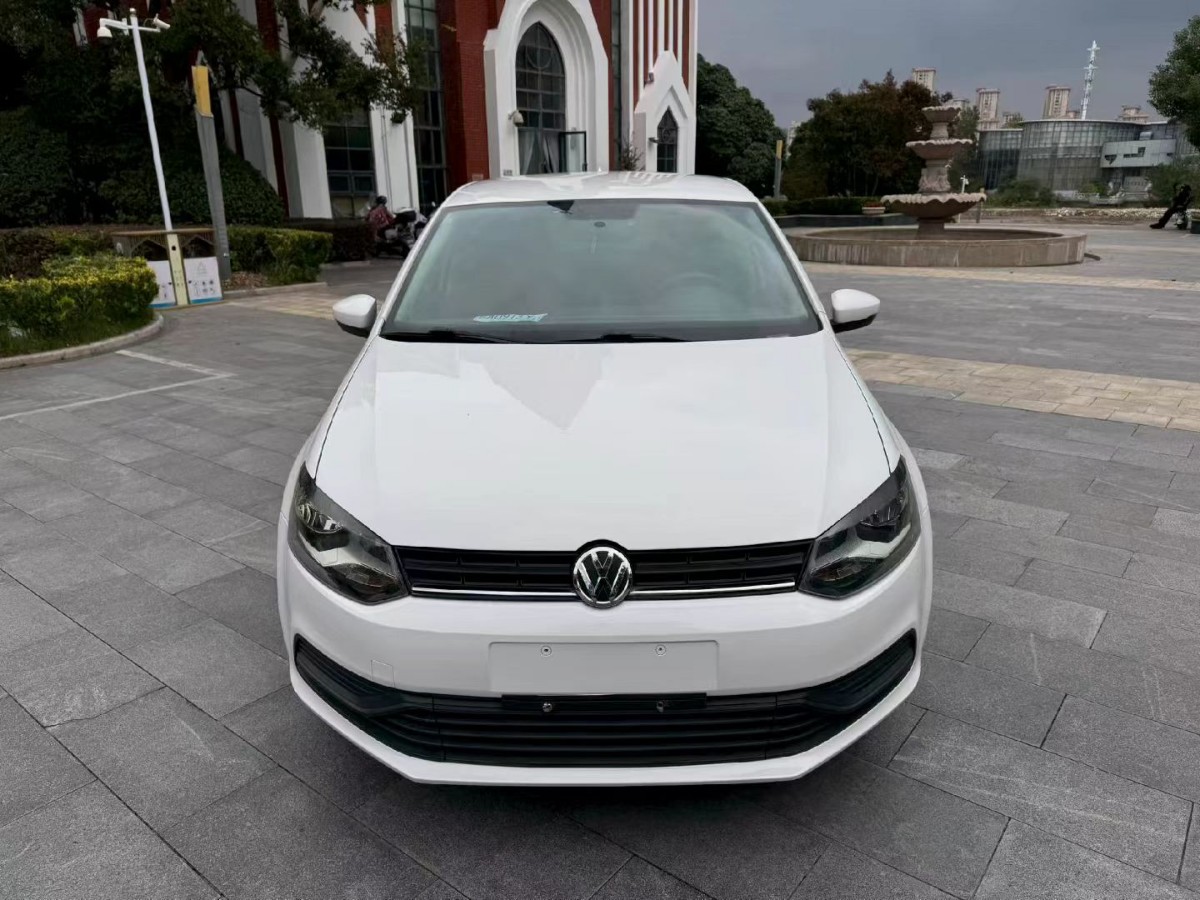 Volkswagen Polo 2017 car image #2