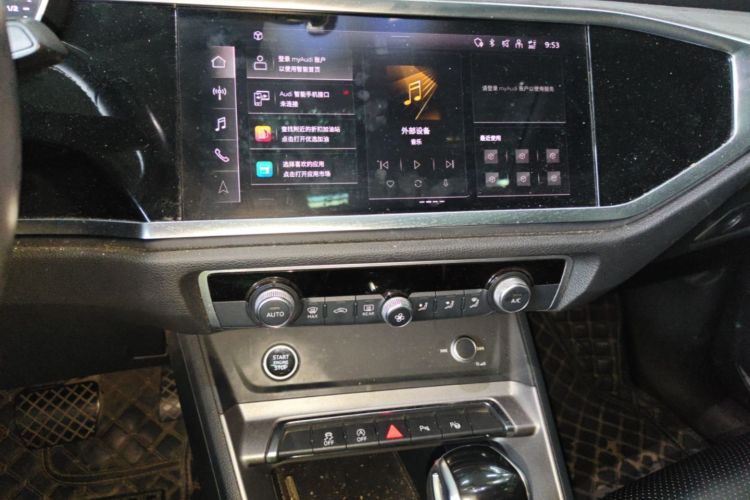 Audi Q3 2022 car image #13