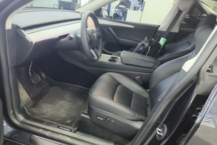 Tesla Model Y 2024 #15 Tesla Model Y 2024 car image #15