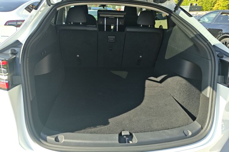 Tesla Model Y 2022 car image #19