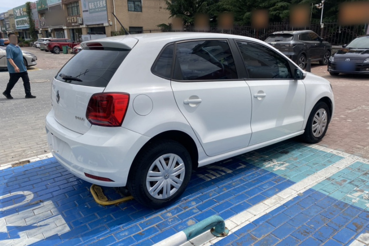 Volkswagen Polo 2016 car image #7