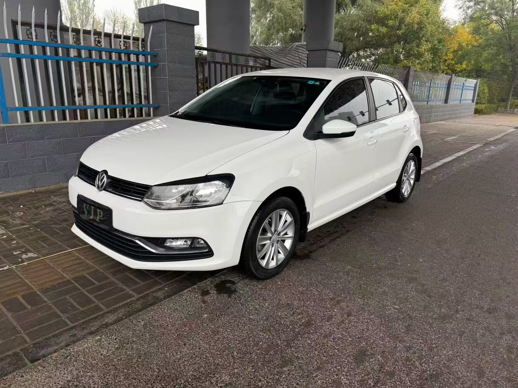 Volkswagen Polo 2016 immagine di auto 