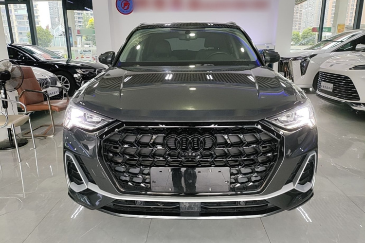 Audi Q3 2022 car image #3