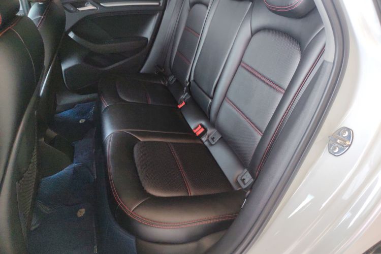 Audi A3 2018 car image #17