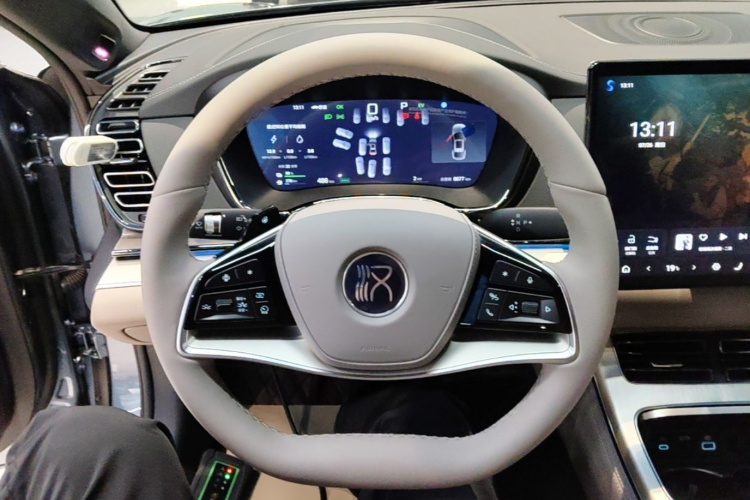 BYD Han 2025 car image #11