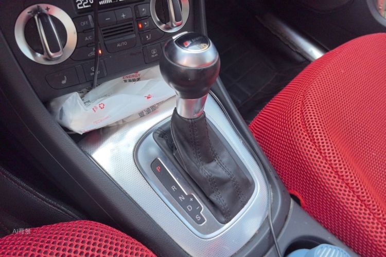 Audi Q3 2014 car image #16