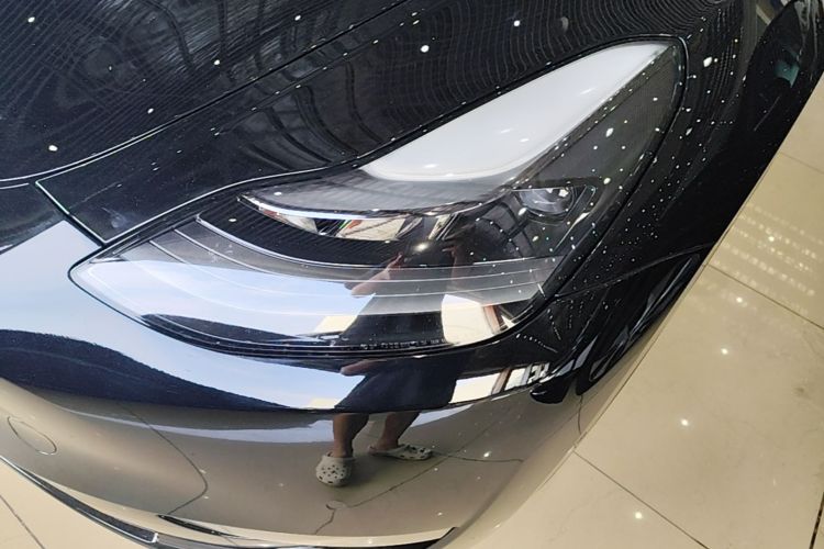 Tesla Model Y 2021 car image #23