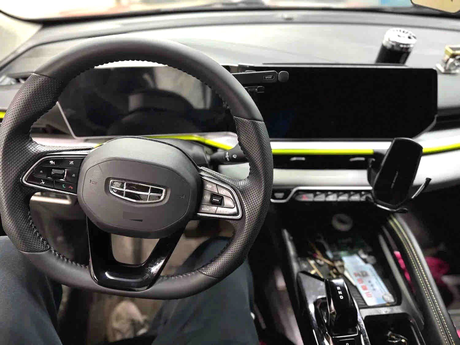 GEELY Coolray 2023 car image #2