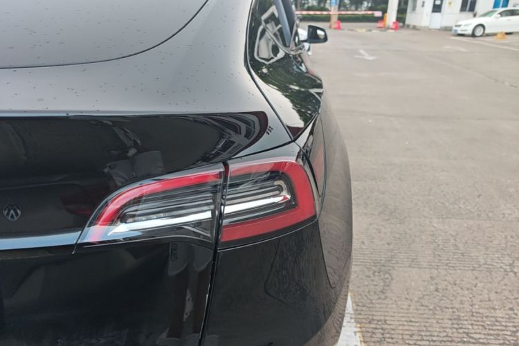 Tesla Model Y 2023 car image #8