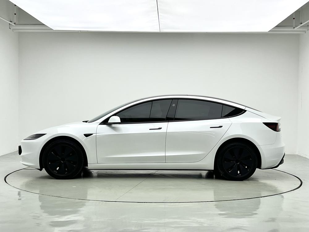 Tesla Model 3 2025 car image #4