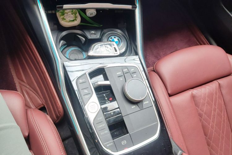 BMW 3 Series 2023 #14 BMW 3 Series 2023 صورة سيارة #14