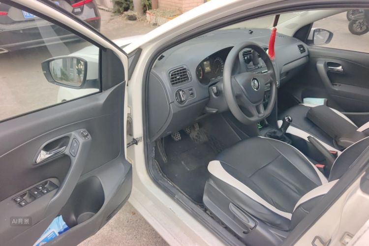 Volkswagen Polo 2016 car image #18