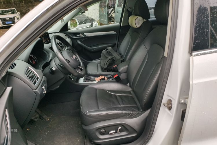 Audi Q3 2018 car image #17