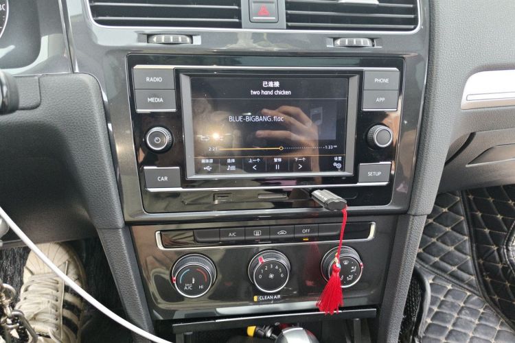 Volkswagen Golf 2018 car image #13