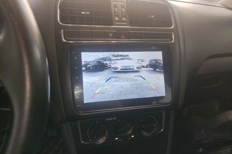 Volkswagen Polo 2016 car image #17