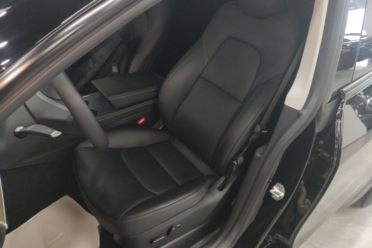 Tesla Model Y 2023 #15 Tesla Model Y 2023 car image #15