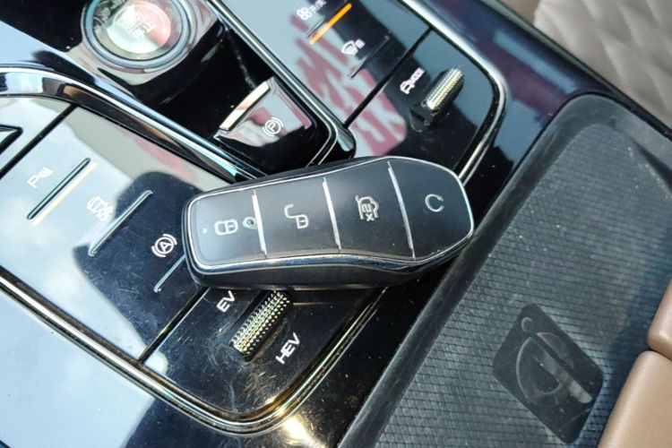 BYD Han 2023 car image #9