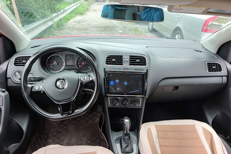 Volkswagen Polo 2016 car image #10