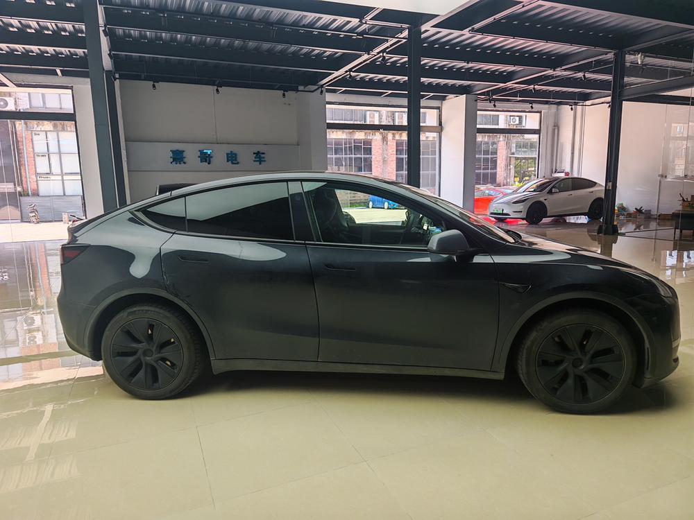 Tesla Model Y 2024 car image #7