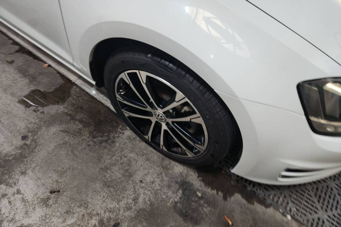 Volkswagen Golf 2017 car image #9