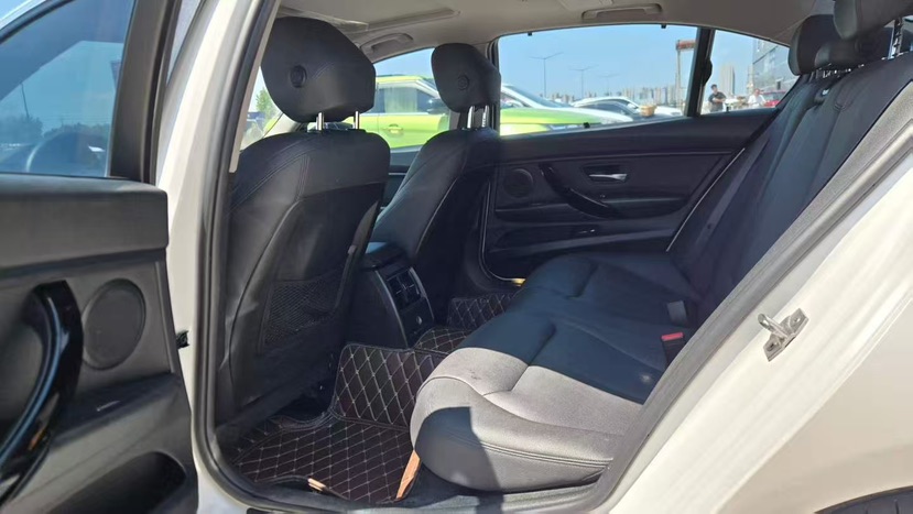 BMW 3 Series 2018 car image #6